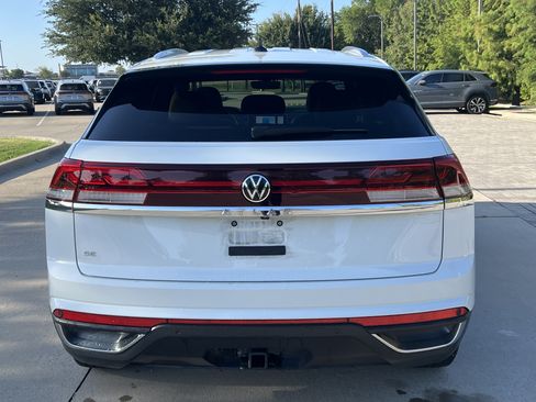 Certified 2024 Volkswagen Atlas Cross Sport SE w/ Black Wheel Package FWD image 8