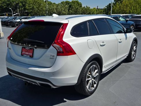 Used 2016 Volvo V60 T5 Cross Country w/ Convenience Package AWD/4WD image 3