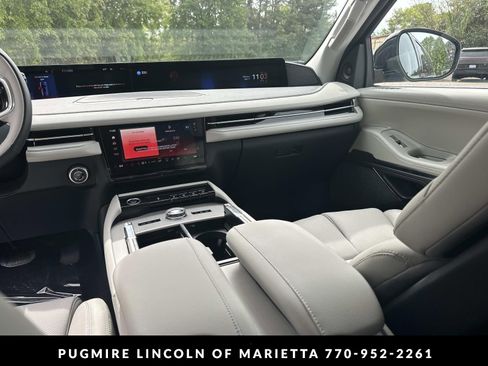 New 2026 Lincoln Navigator L Reserve AWD/4WD image 16