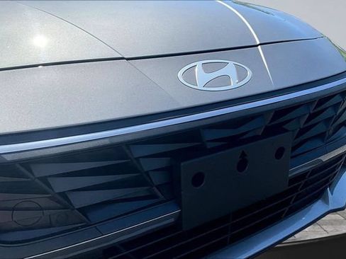 Used 2025 Hyundai Elantra Sport FWD image 30