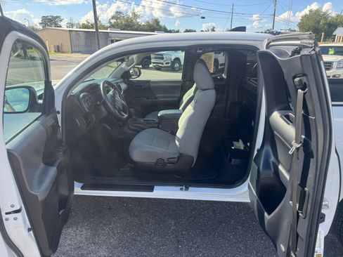Used 2022 Toyota Tacoma SR RWD image 12