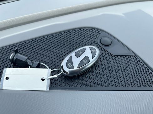 Used 2025 Hyundai Elantra SEL image 20