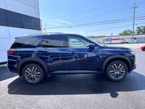 Used 2024 Nissan Pathfinder SL AWD/4WD image 4