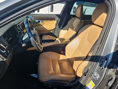 Used 2018 Volvo S90 T6 Momentum w/ Convenience Package image 2