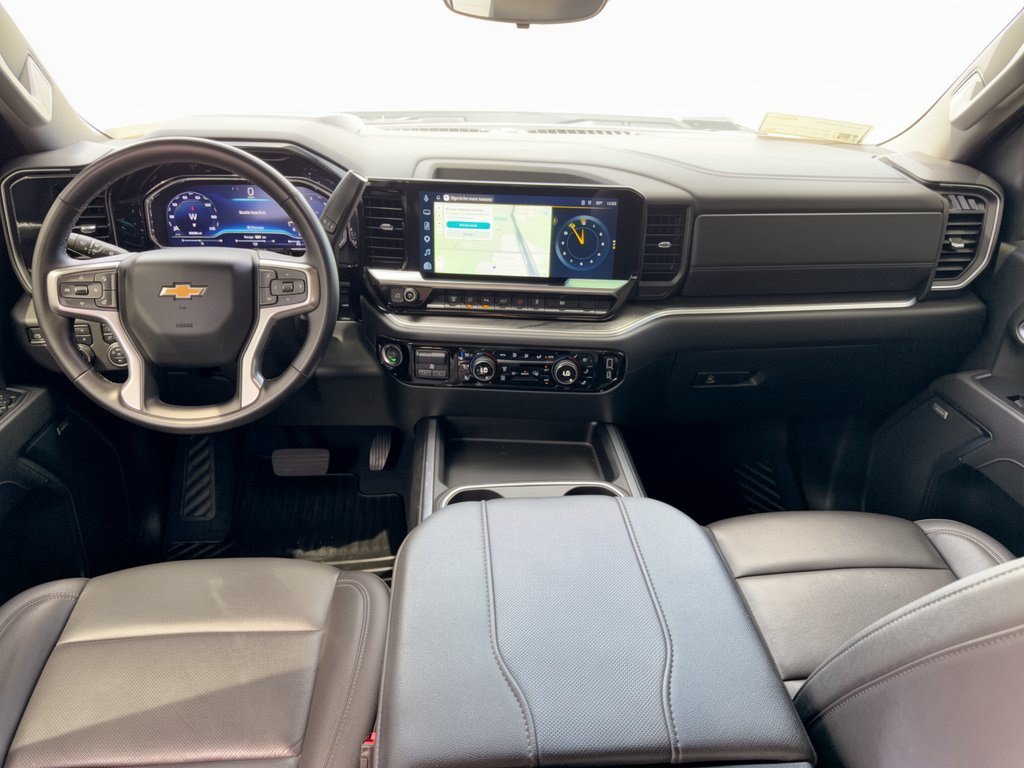 Used 2025 Chevrolet Silverado 3500 LTZ w/ LTZ Convenience Package AWD/4WD image 17