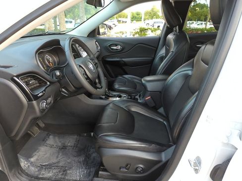 Used 2020 Jeep Cherokee Latitude Plus FWD image 17