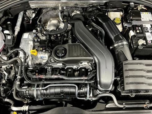 Used 2025 Volkswagen Jetta SE image 40