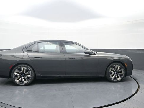 Used 2023 BMW 760i xDrive w/ Executive Package image 8
