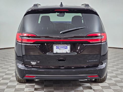 New 2026 Chrysler Pacifica Limited w/ S Appearance Package FWD image 4