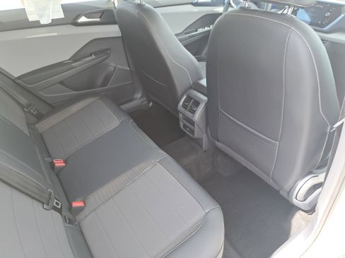 Used 2023 Volkswagen Taos SE w/ Panoramic Sunroof Package FWD image 11