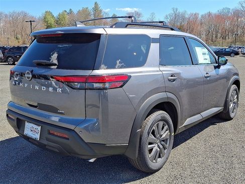 New 2025 Nissan Pathfinder SV image 8