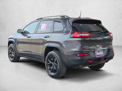 Used 2017 Jeep Cherokee Trailhawk AWD/4WD image 8