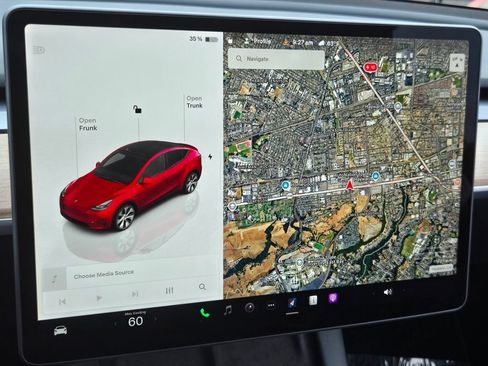 Used 2024 Tesla Model Y Long Range AWD/4WD image 19