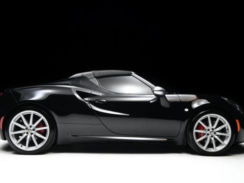 Used 2016 Alfa Romeo 4C Spider RWD image 33