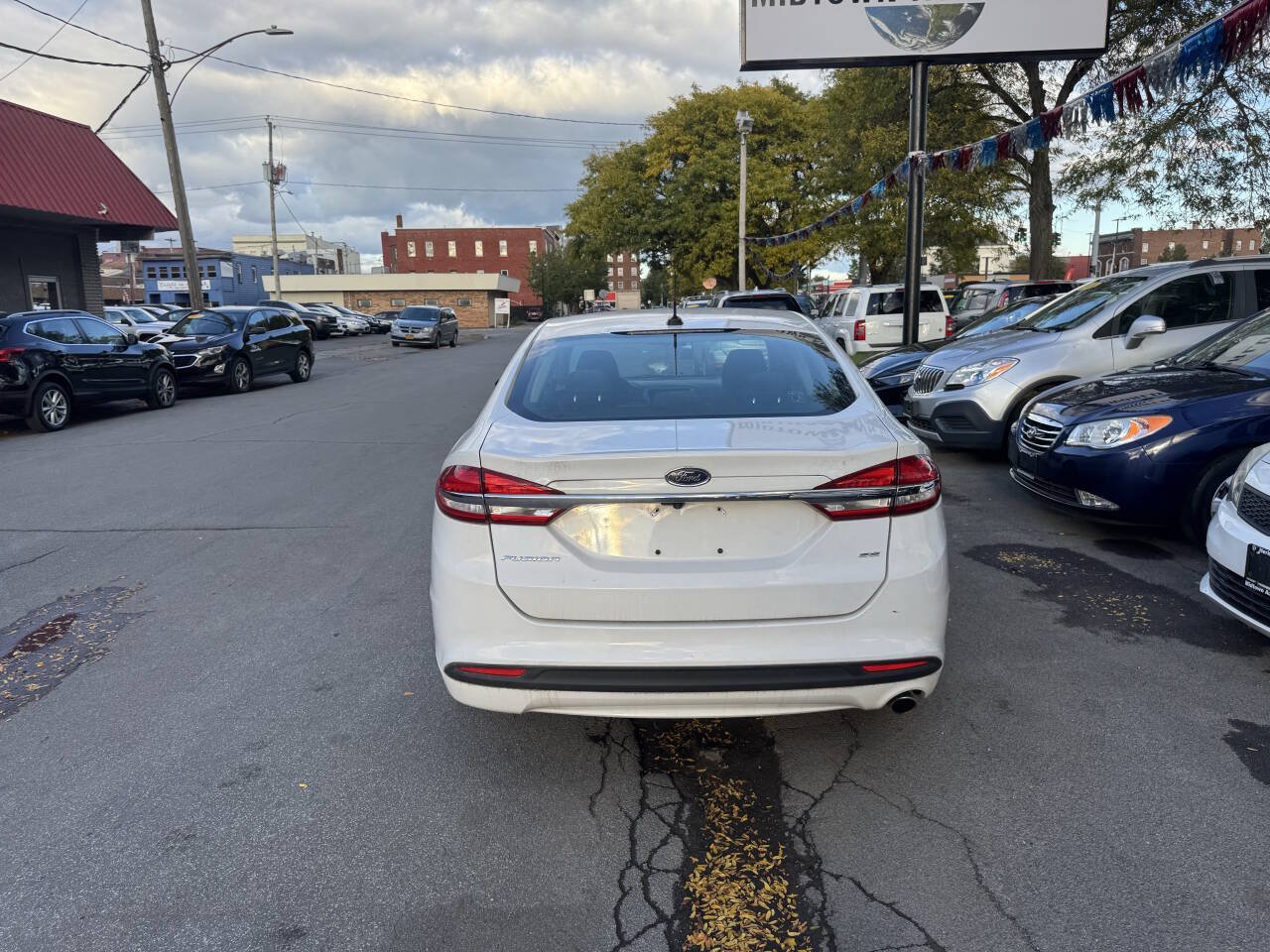 Used 2017 Ford Fusion SE FWD image 5