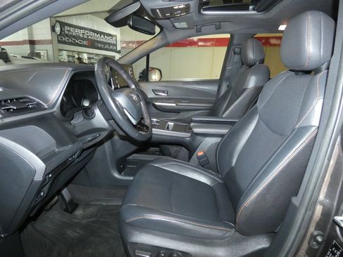 Used 2021 Toyota Sienna XSE image 10