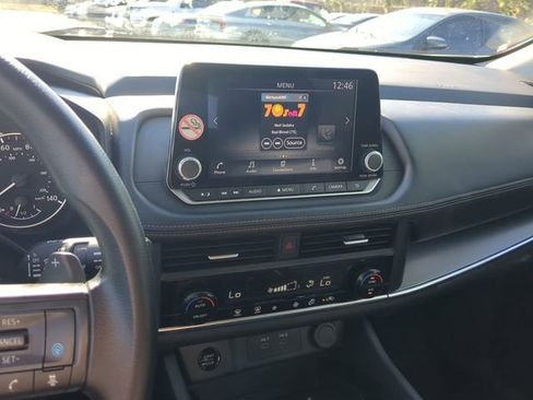 Used 2024 Nissan Rogue SV image 30