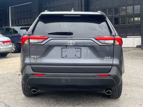 Used 2025 Toyota RAV4 XLE AWD/4WD image 11
