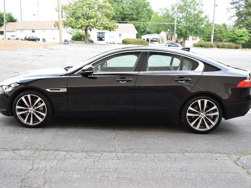 Used 2019 Jaguar XE Prestige image 10