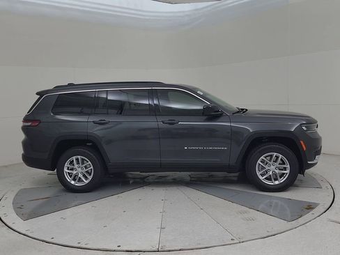 New 2025 Jeep Grand Cherokee L Laredo image 17