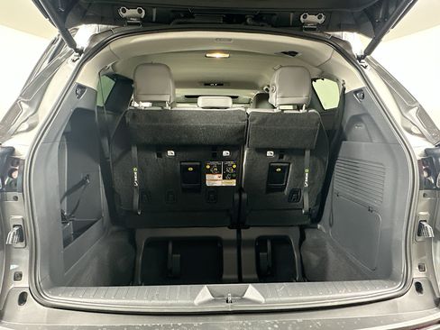 Used 2026 Toyota Sienna XLE FWD image 31
