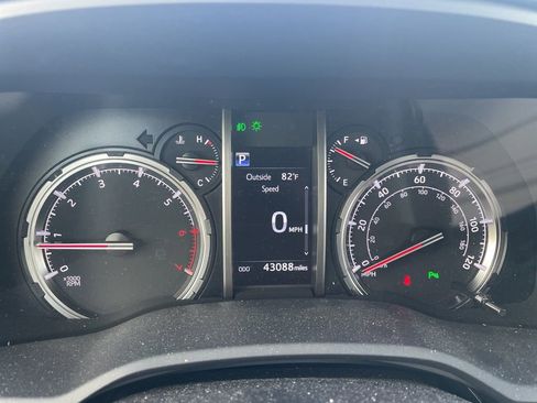 Used 2024 Toyota 4Runner Limited image 12