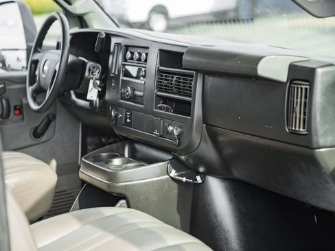 Used 2018 Chevrolet Express 3500 w/ Driver Convenience Package RWD image 23
