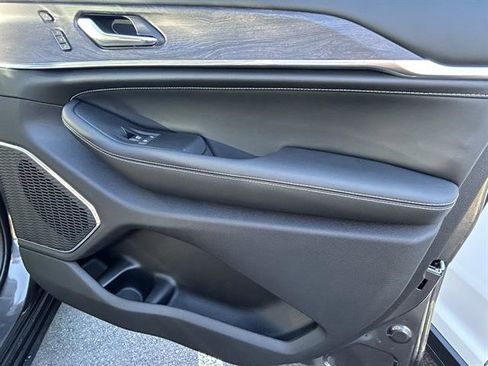 New 2025 Jeep Grand Cherokee Overland image 22