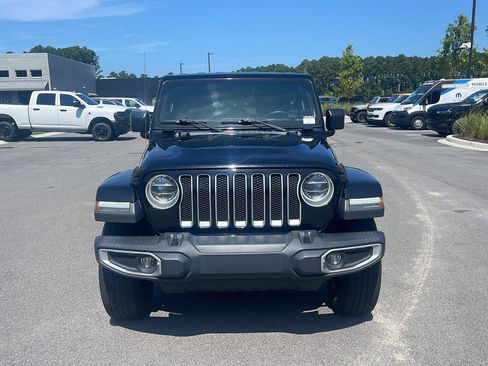 Used 2018 Jeep Wrangler Unlimited Sahara AWD/4WD image 2
