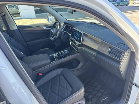 New 2026 Volkswagen Atlas SE image 30