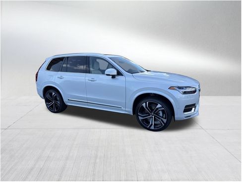 New 2025 Volvo XC90 B6 Plus image 3