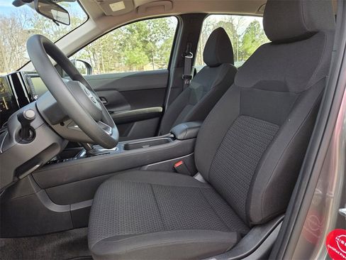 Certified 2025 Nissan Kicks S image 9