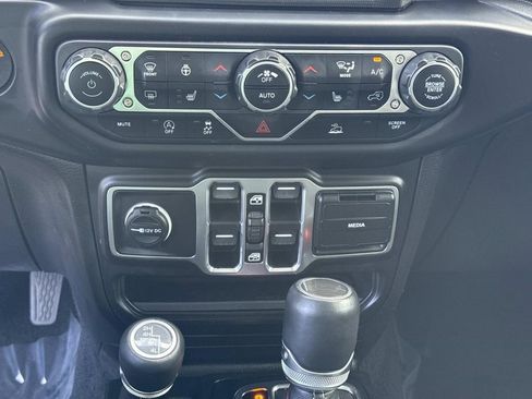 Used 2021 Jeep Wrangler Unlimited Sahara image 25