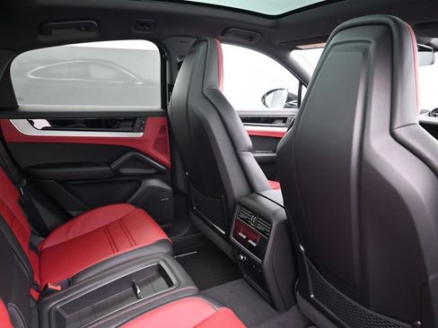 Certified 2026 Porsche Cayenne Coupe AWD/4WD image 7