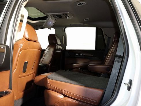 Used 2019 Cadillac Escalade Premium Luxury image 15