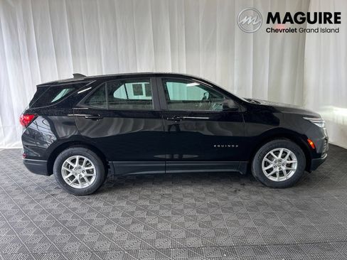 Used 2023 Chevrolet Equinox LS FWD image 2