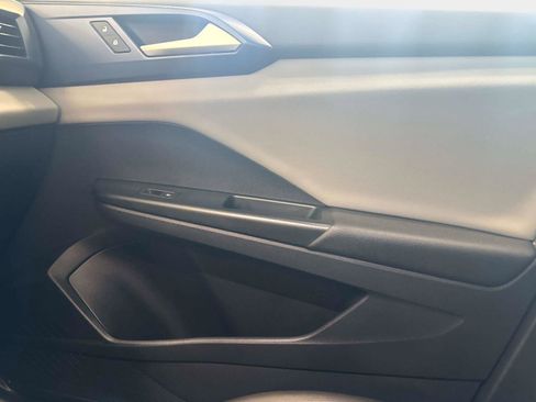 Certified 2022 Volkswagen Taos SE image 23