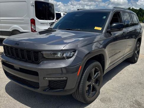 Used 2022 Jeep Grand Cherokee L Limited w/ Black Appearance Package RWD image 2