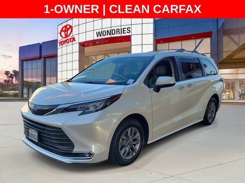 Used 2022 Toyota Sienna XLE w/ XLE Plus Package FWD image 2