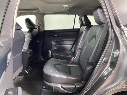 Certified 2025 Toyota Highlander XLE AWD/4WD image 13