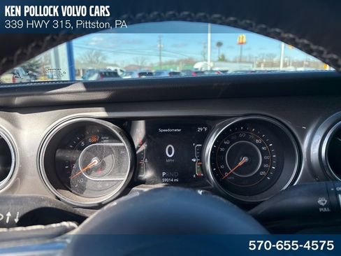 Used 2022 Jeep Wrangler Unlimited Sahara w/ Cold Weather Group image 17