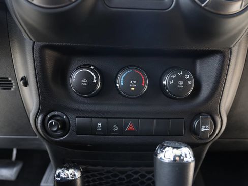 Used 2018 Jeep Wrangler Unlimited Sport S AWD/4WD image 22