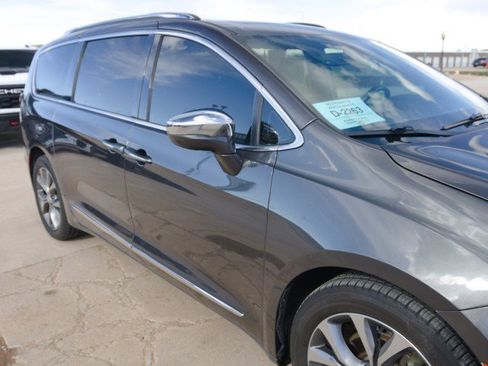 Used 2020 Chrysler Pacifica Limited FWD image 10