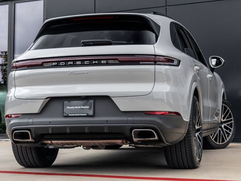 Certified 2026 Porsche Cayenne AWD/4WD image 11