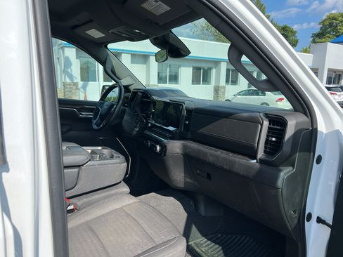Used 2023 Chevrolet Silverado 1500 LT AWD/4WD image 12