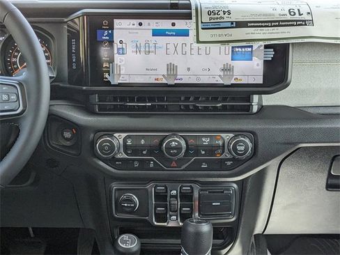 New 2025 Jeep Gladiator Sport image 17