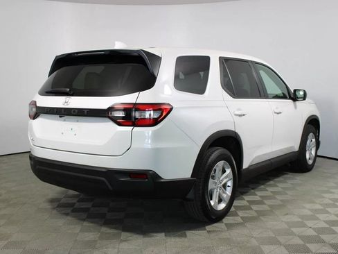 Used 2023 Honda Pilot LX image 8