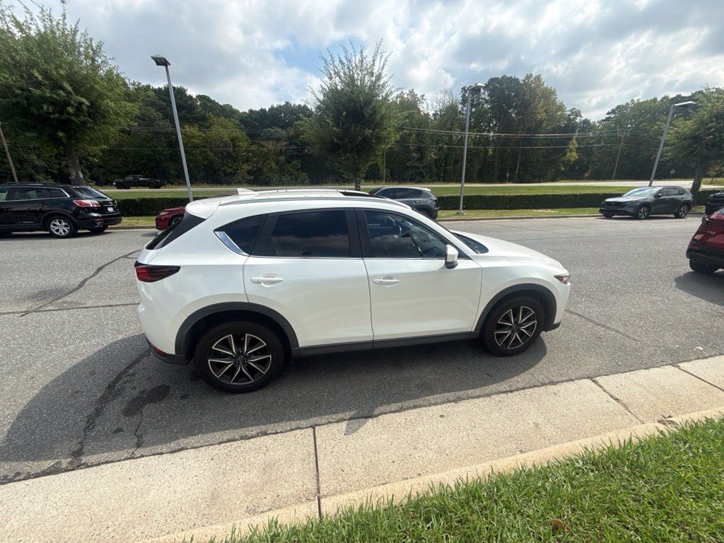 Used 2018 MAZDA CX-5 Touring w/ Preferred Equipment Package FWD image 4