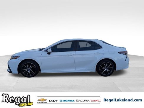 Used 2021 Toyota Camry SE image 5