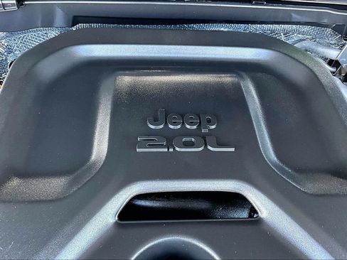 Used 2025 Jeep Wrangler Unlimited Rubicon 4xe w/ Convenience Group AWD/4WD image 31